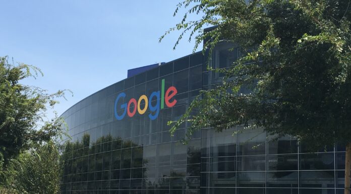 Giornalisti chiedono fondi di Google. Sede di Google a Mountain View.