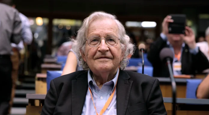 Chomsky morto per sbaglio. Noam Chomsky.